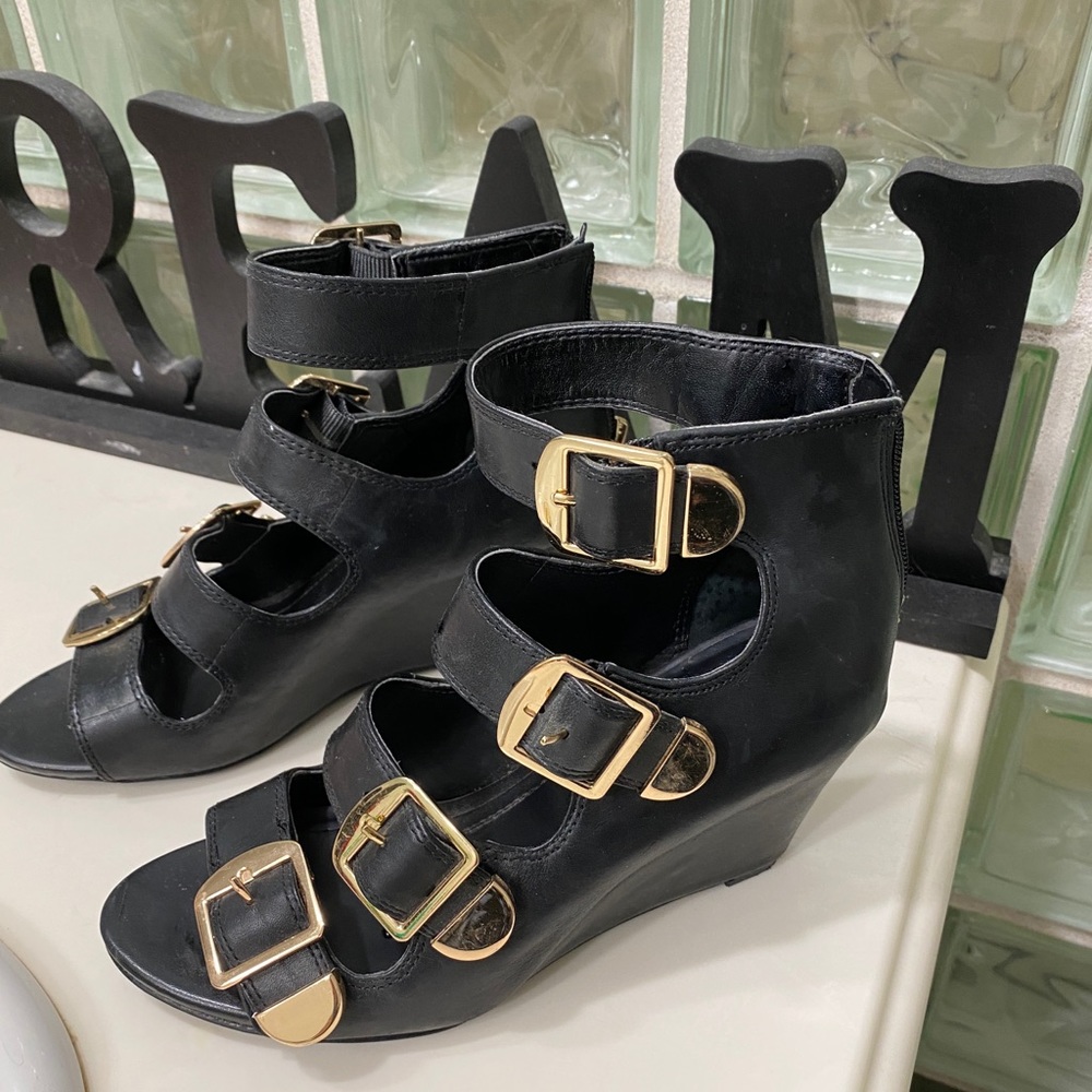 Shoe
